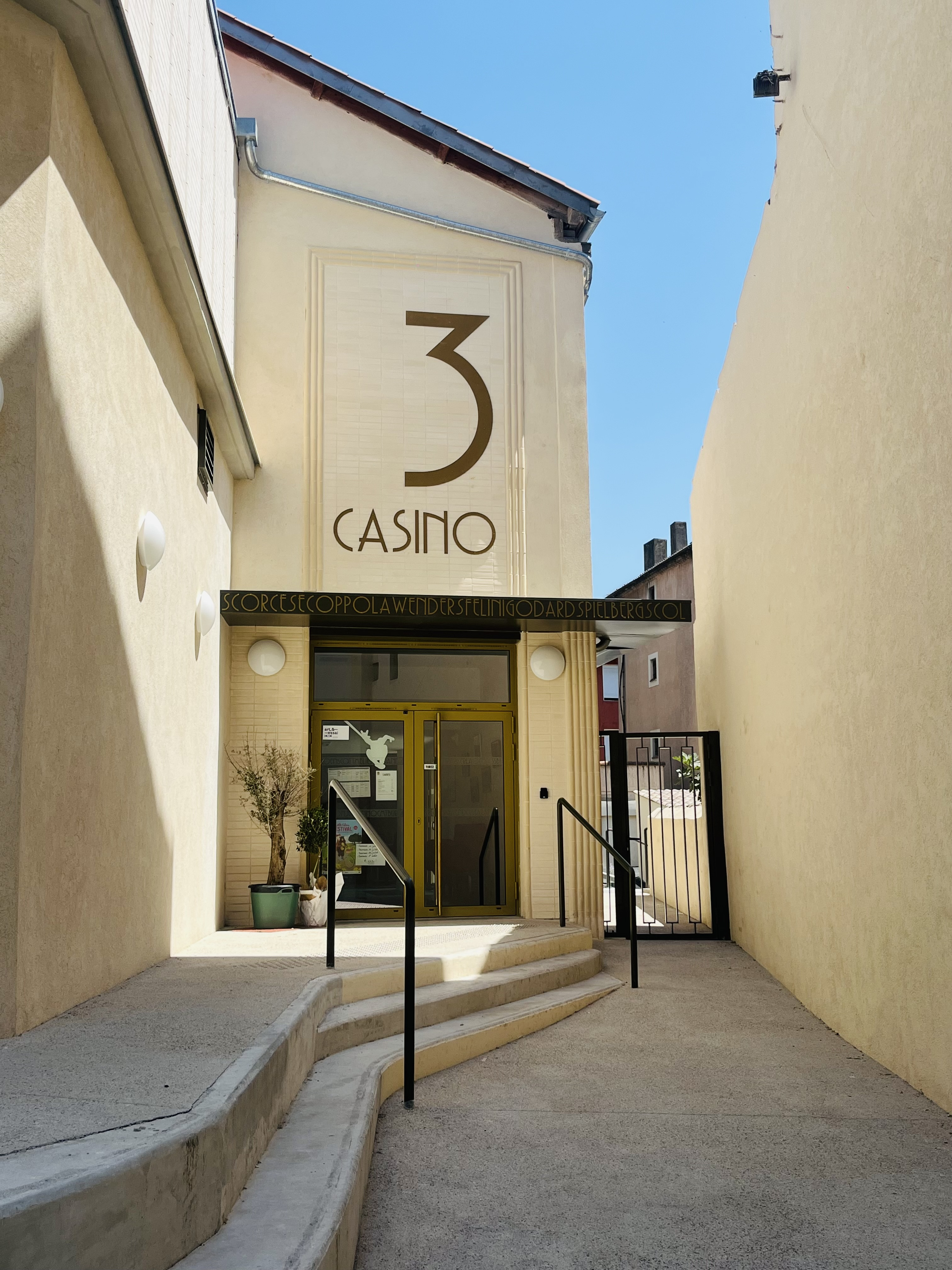 Entrée du cinéma
